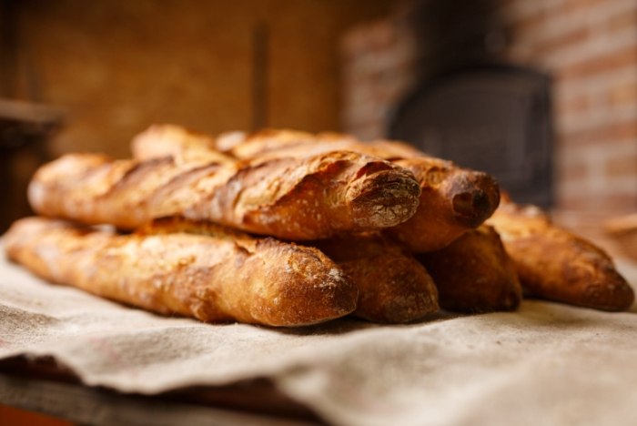 Historical Origins of La Baguette Historical Origins of La Baguette