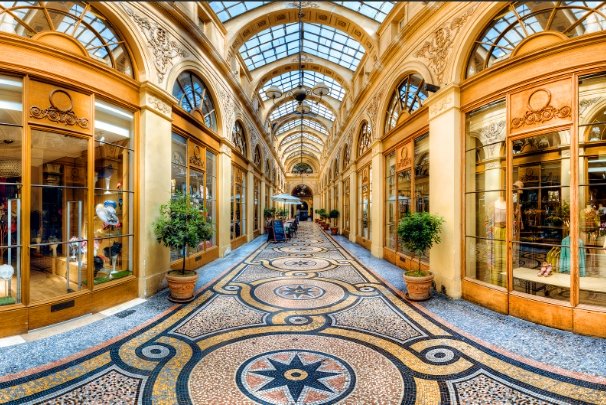 Street shopping in Paris